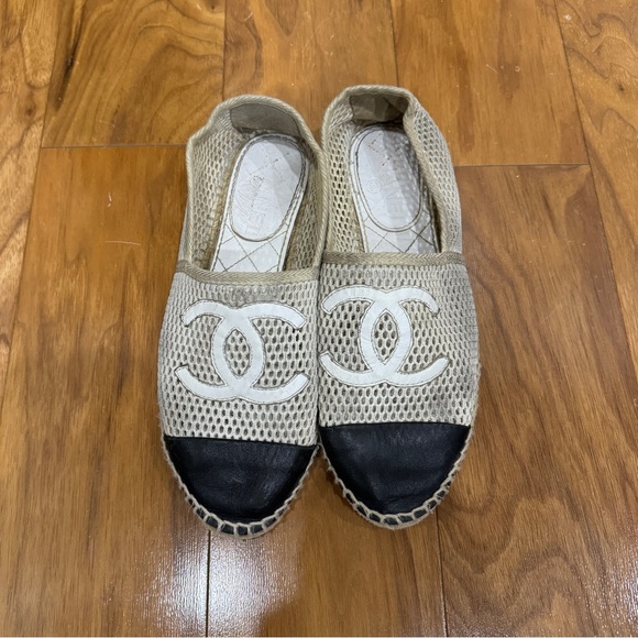 Chanel Mesh Logo Flats - Picture 2 of 9